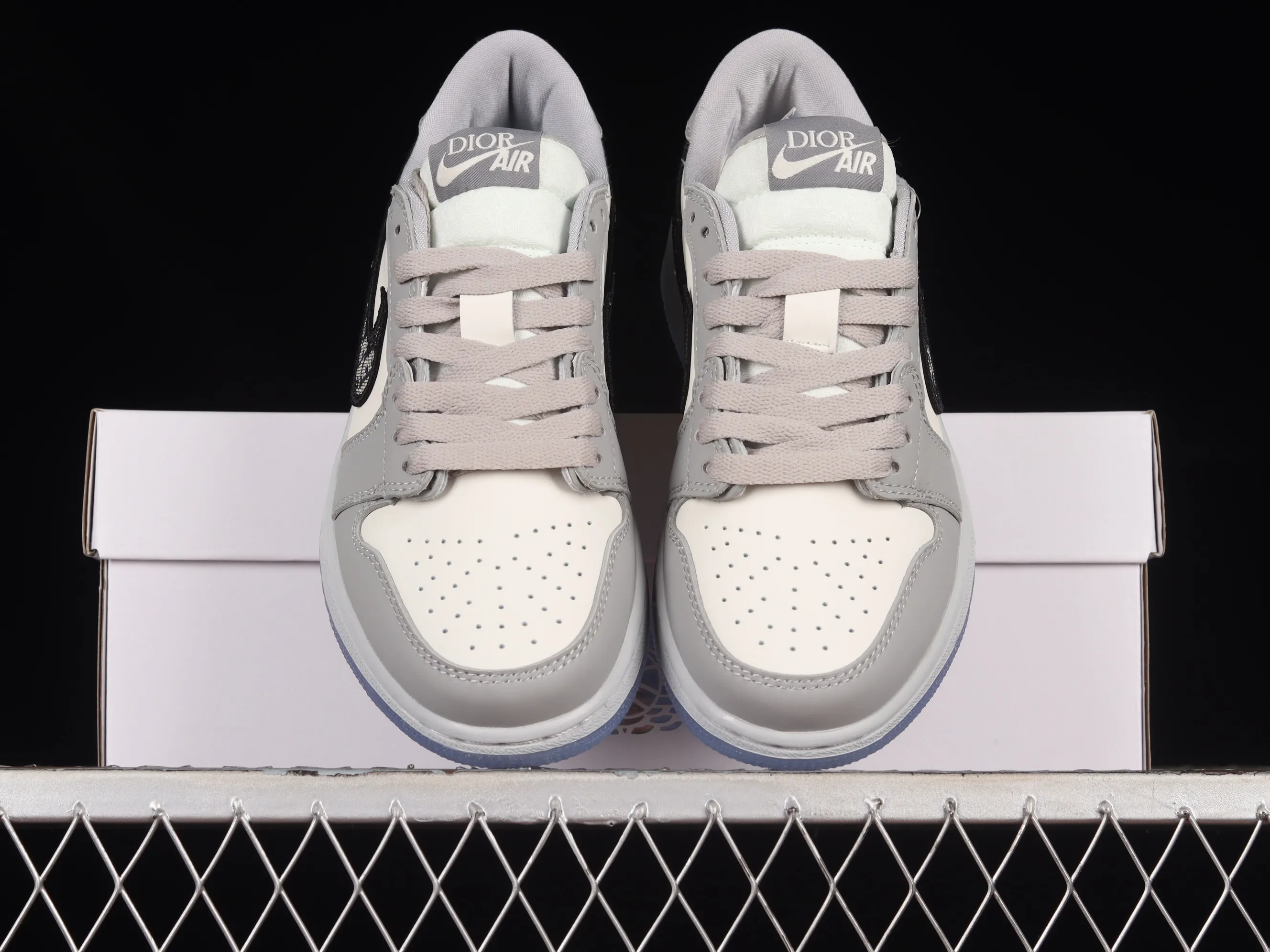 All categories Air Jordan Jordan series basketball shoes Air Jordan 1 Low Dior x Air Jordan 1 Low AJ1 Joe 1 Dior joint white gray low top CN8608-002